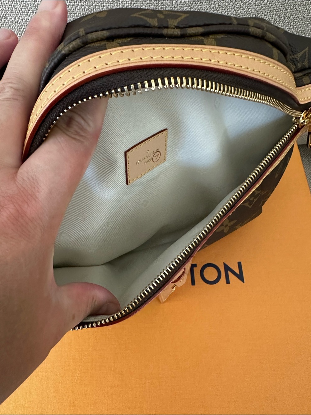 Louis Vuitton Monogram Crossbody Bag in Brown and Cream - Picture 9 of 10